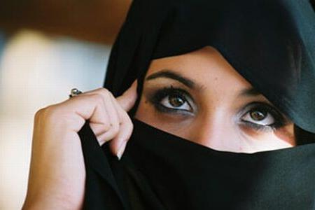 Muslimi nainen hyväksyi kristinuskon
