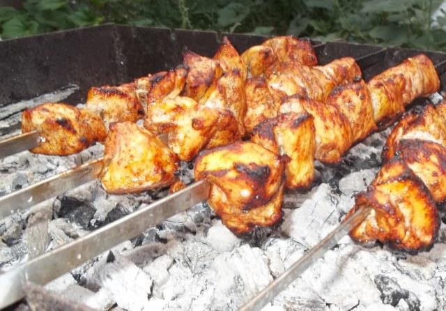 Juicy pork shish kebab: oikean marinadin valitseminen