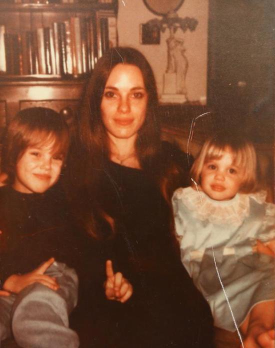 Mama Angelina jolie elämäkerta