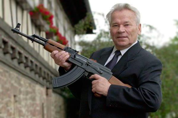 Elämäkerta Kalashnikov Mihail Kalashnikov