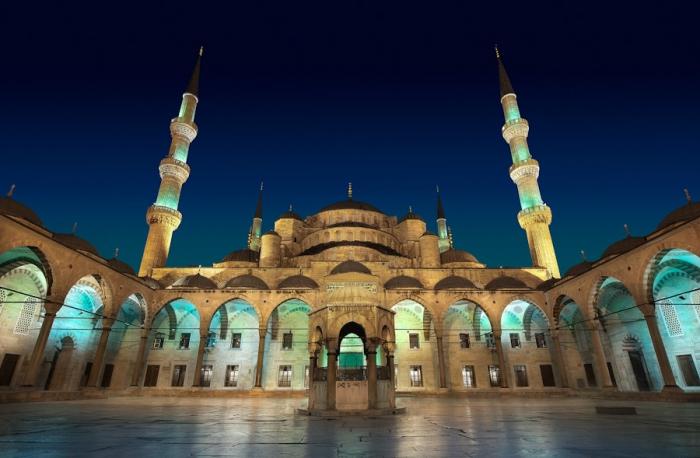 Sininen moskeija - historia ja mielenkiintoiset tosiasiat