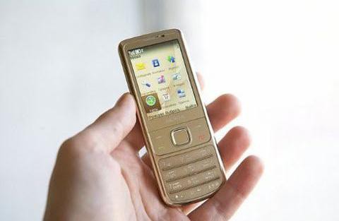 nokia 6700 classic kultaa